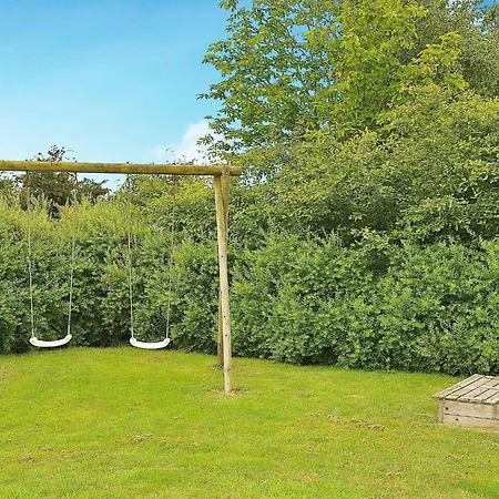 7 Person In Ansager-by Traum